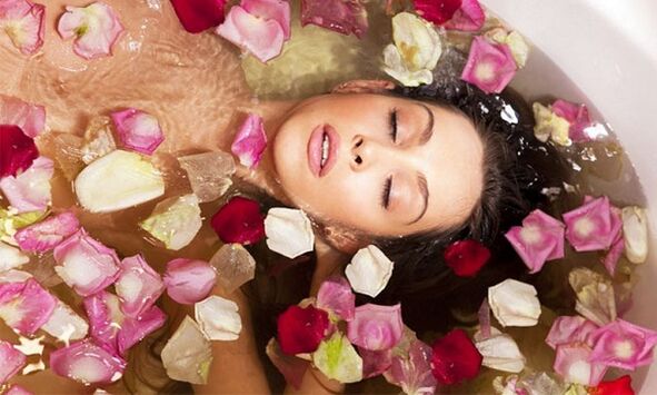 Κάνοντας λουτρά λαδιού για μεγέθυνση στήθους